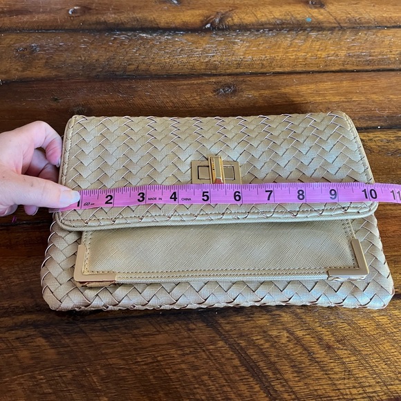 Deux Lux Convertible Crossbody Clutch Bag in Woven Metallic Gold Vegan Leather - Picture 13 of 15